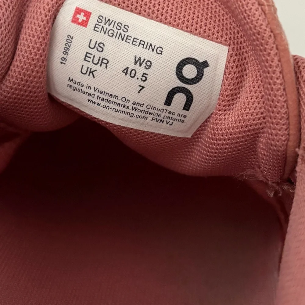 On Cloud 5 Women’s Running Shoes Sneakers Monochrome Rose Speed Laces size 9 - Picture 15 of 15